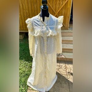 🔥Vintage Handcrafted “Little House on the Prairie” Robe🔥 NEW